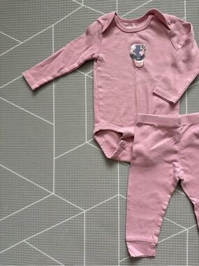 Pekkle|Baby girl matching set in mauve Pink Bodysuit & leggings,small plant logo